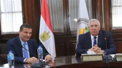  وزير الزراعة ورئيس البنك الزراعي...