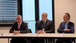 رئيس اقتصادية قناة السويس يستعرض...