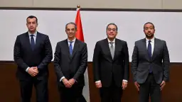 رئيس الوزراء يشهد مراسم التوقيع...