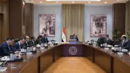 رئيس الوزراء يلتقي مسئولي شركة...