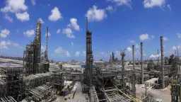 ليبيا للاستثمار تشتري أسهم من...