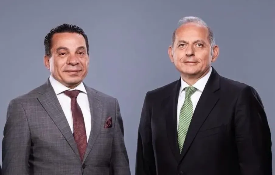 هشام عكاشه وخالد عتريس – رئيس القطاع القانوني ببنك مصر