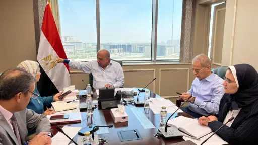 وزير الكهرباء والطاقة المتجددة يجتمع...