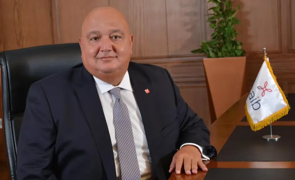 أفضل تجيب الرئيس التنفيذى والعضو المنتدب لبنك saib