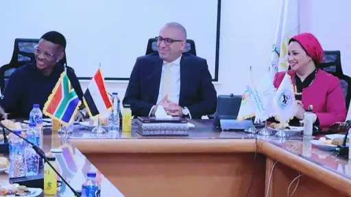 بنوك وتأمين