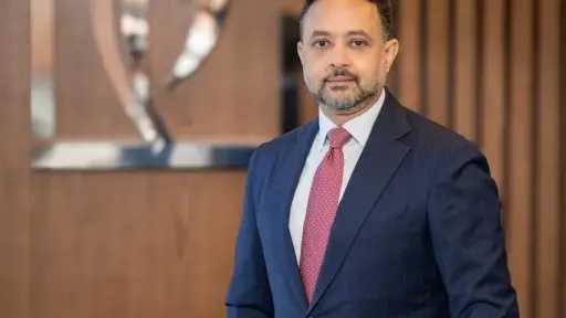 بنوك وتأمين