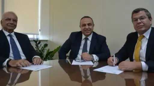 بنوك وتأمين