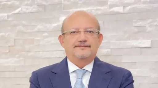 بنوك وتأمين