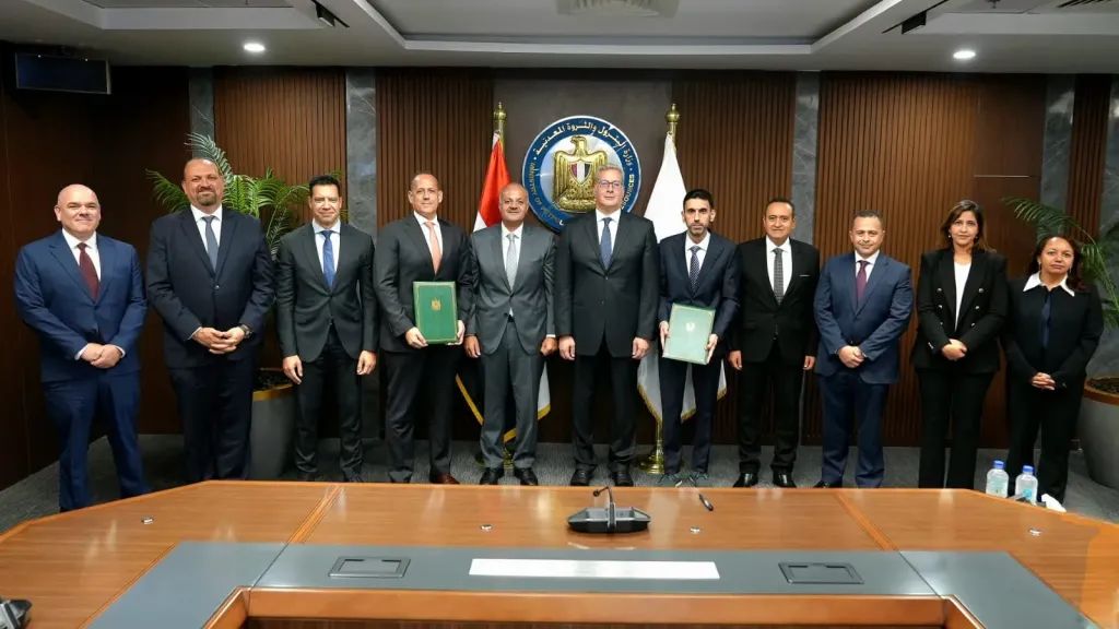 وزير البترول والثروة المعدنية يشهد توقيع عقد أعمال الحفر بين بي بي وفالاريس لخمس آبار جديدة للغاز بالبحر المتوسط