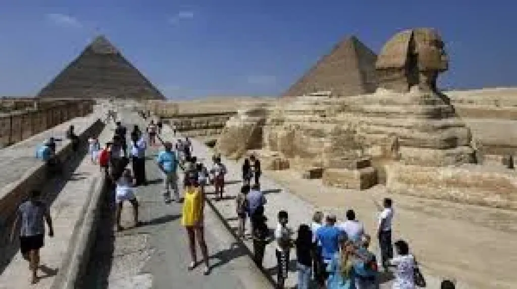 مصر تستقبل 15 مليون سائح خلال 9 أشهر وتقترب من مستهدفات 2025