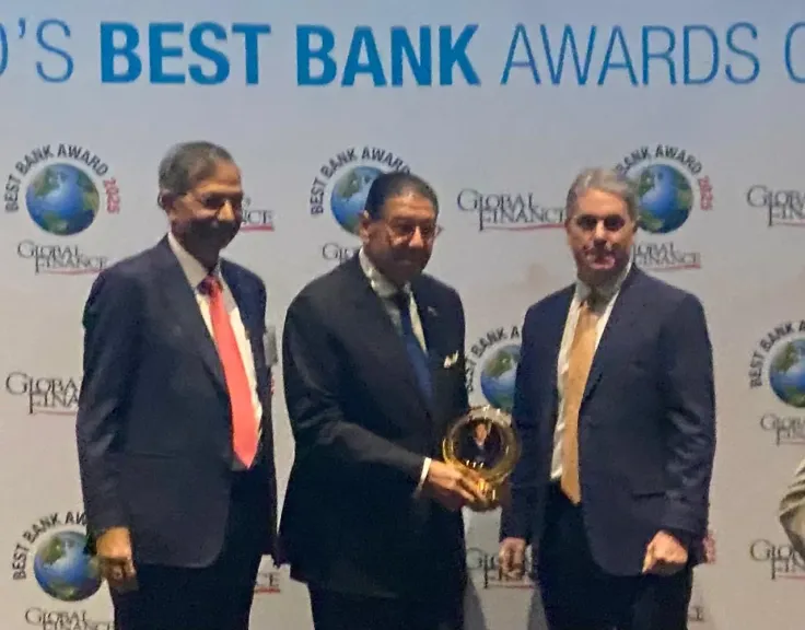 جلوبال فاينانس» تكرّم هشام عز العرب تقديرًا لمسيرته في القطاع المصرفي