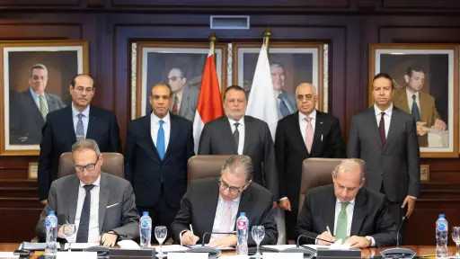 بنوك وتأمين