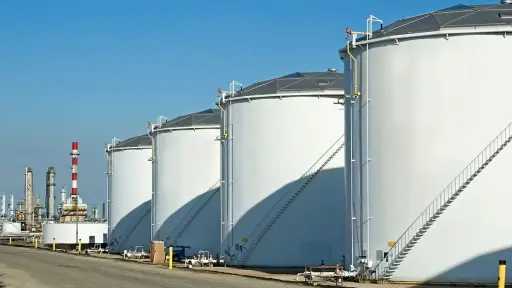 بنوك وتأمين