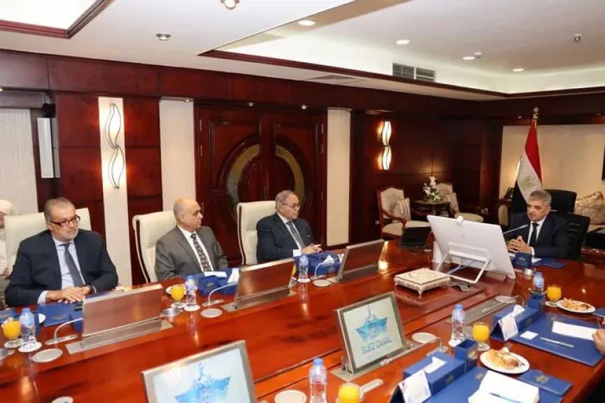 رئيس هيئة قناة السويس يجتمع مع ممثلي 20 جهة من الخطوط والتوكيلات الملاحية