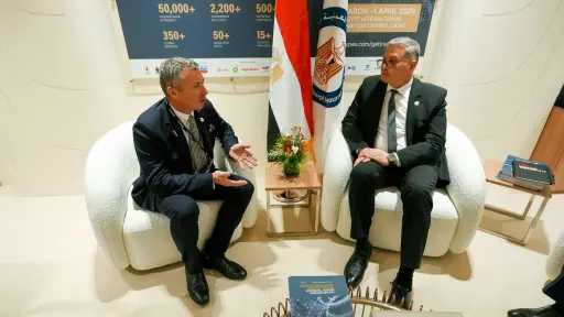 بنوك وتأمين