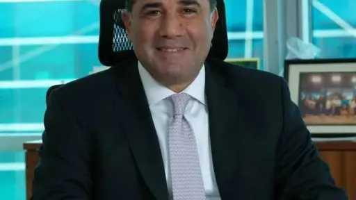 بنوك وتأمين