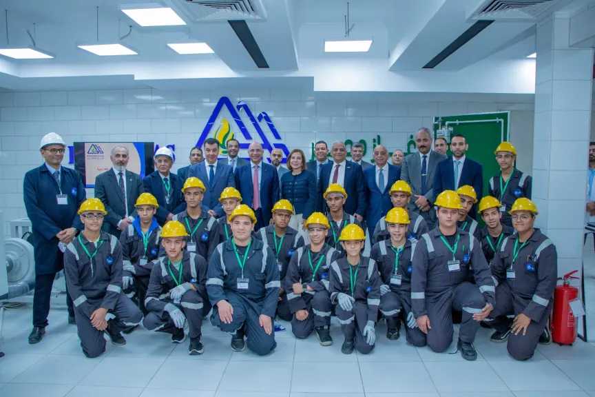 صناعة وتجارة