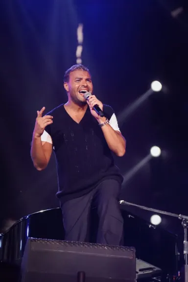 بالصور .. رامي صبري يتألق بحفل عالمي في أرينا التجمع .. ويطلق مبادرة للاستفادة من قوة مصر الناعمة بمحافظات الجمهورية