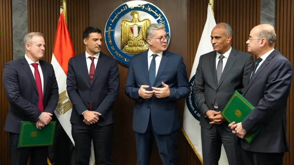 أول مشروع من نوعه في مصر .. وزير البترول والثروة المعدنية يشهد توقيع عقد رخصة إنتاج وقود الطائرات المستدام