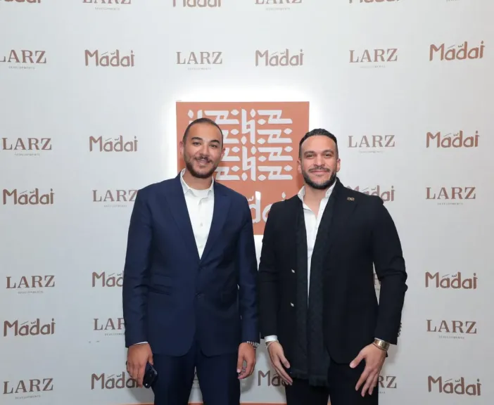 شركة «AEMP» و«LARZ» يعلنان شراكة استراتيجية لإنتاج المحتوى الدعائي والوثائقي لثلاثة مشروعات كبرى