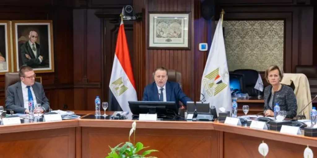 بنوك وتأمين