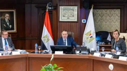 بنوك وتأمين