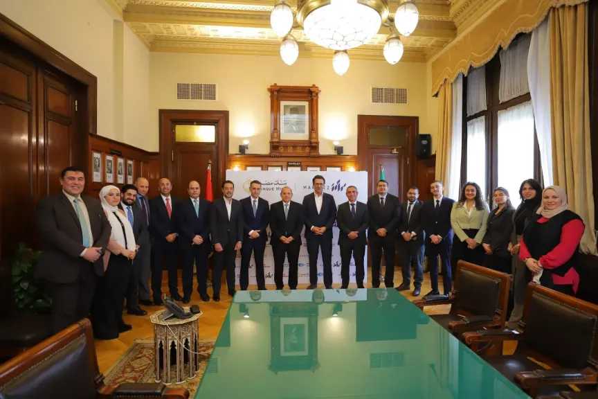 بنوك وتأمين