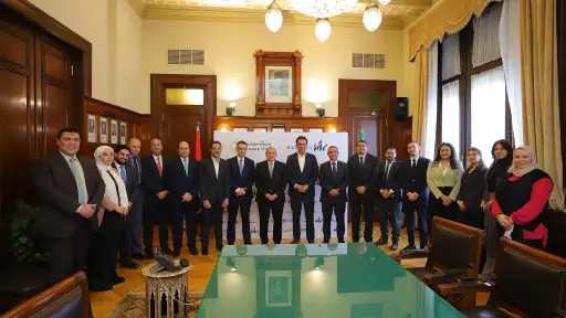 بنوك وتأمين