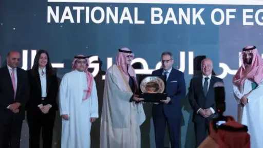 بنوك وتأمين