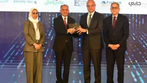 بنوك وتأمين