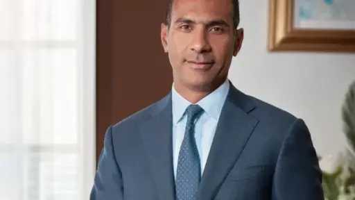 بنوك وتأمين