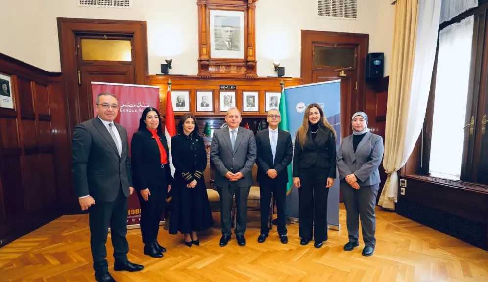 بنوك وتأمين