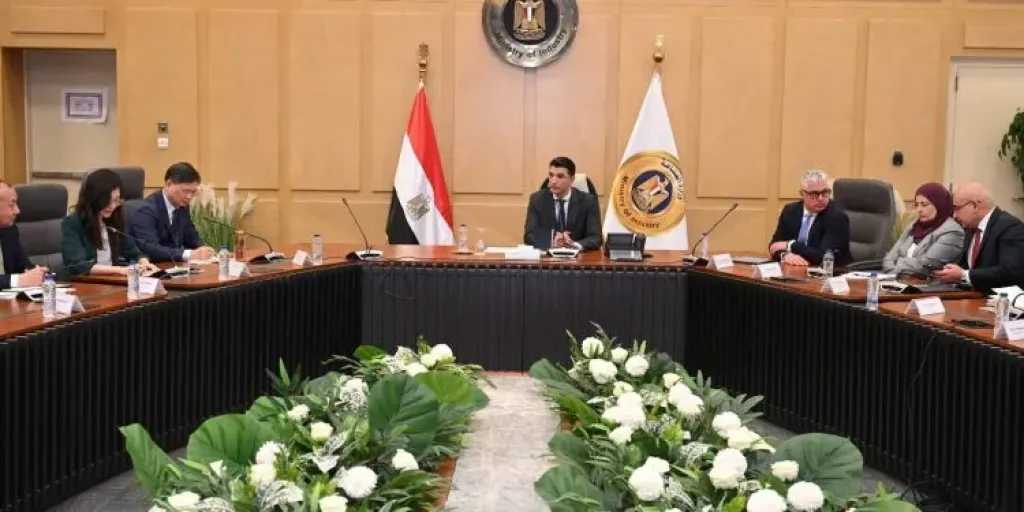 صناعة وتجارة