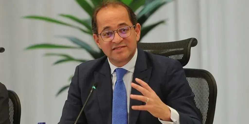 بنوك وتأمين