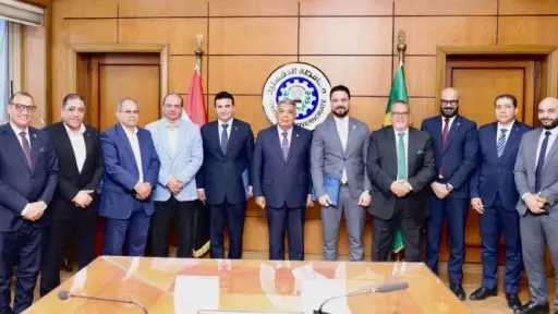 بنوك وتأمين