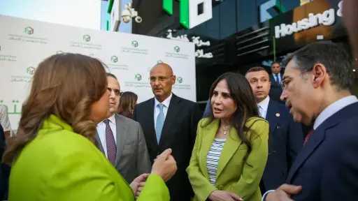 بنوك وتأمين