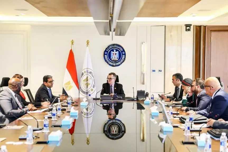 بنوك وتأمين