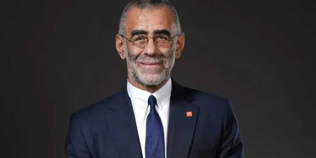 بنوك وتأمين