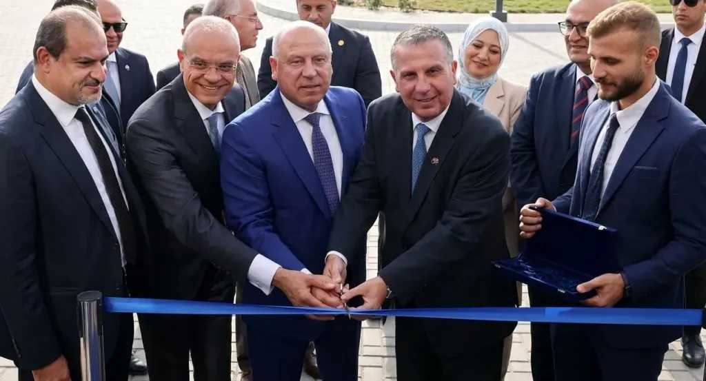 بنوك وتأمين
