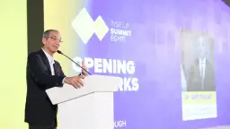 وزير الاتصالات خلال افتتاح قمة...