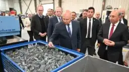 وزير الصناعة يتفقد عدد 4...