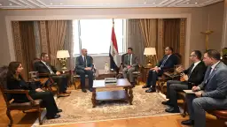وزير الشباب والرياضة يلتقي رئيس...
