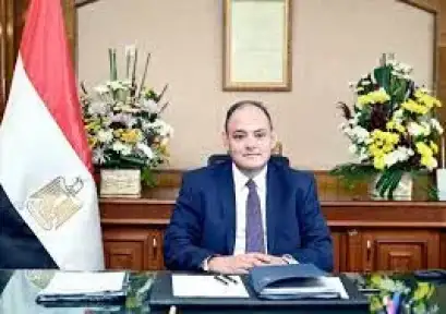 وزير التجارة والصناعة يبحث خطط...