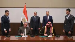 رئيس الوزراء يشهد توقيع عقد...