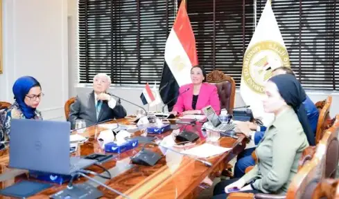 وزيرة البيئة تناقش مع نظيرها...