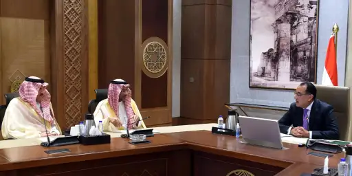 رئيس الوزراء يبحث مع وزير...
