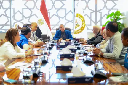 وزيرة البيئة تشكل ٥ مجموعات...