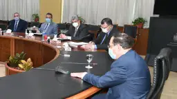وزير البترول والثروة المعدنية يعقد...