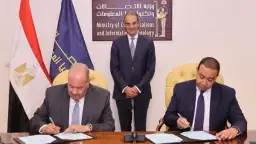 المصرية للاتصالات توقع عقد مع...