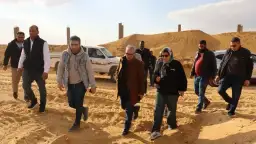 وزير الإسكان يتابع سير العمل...